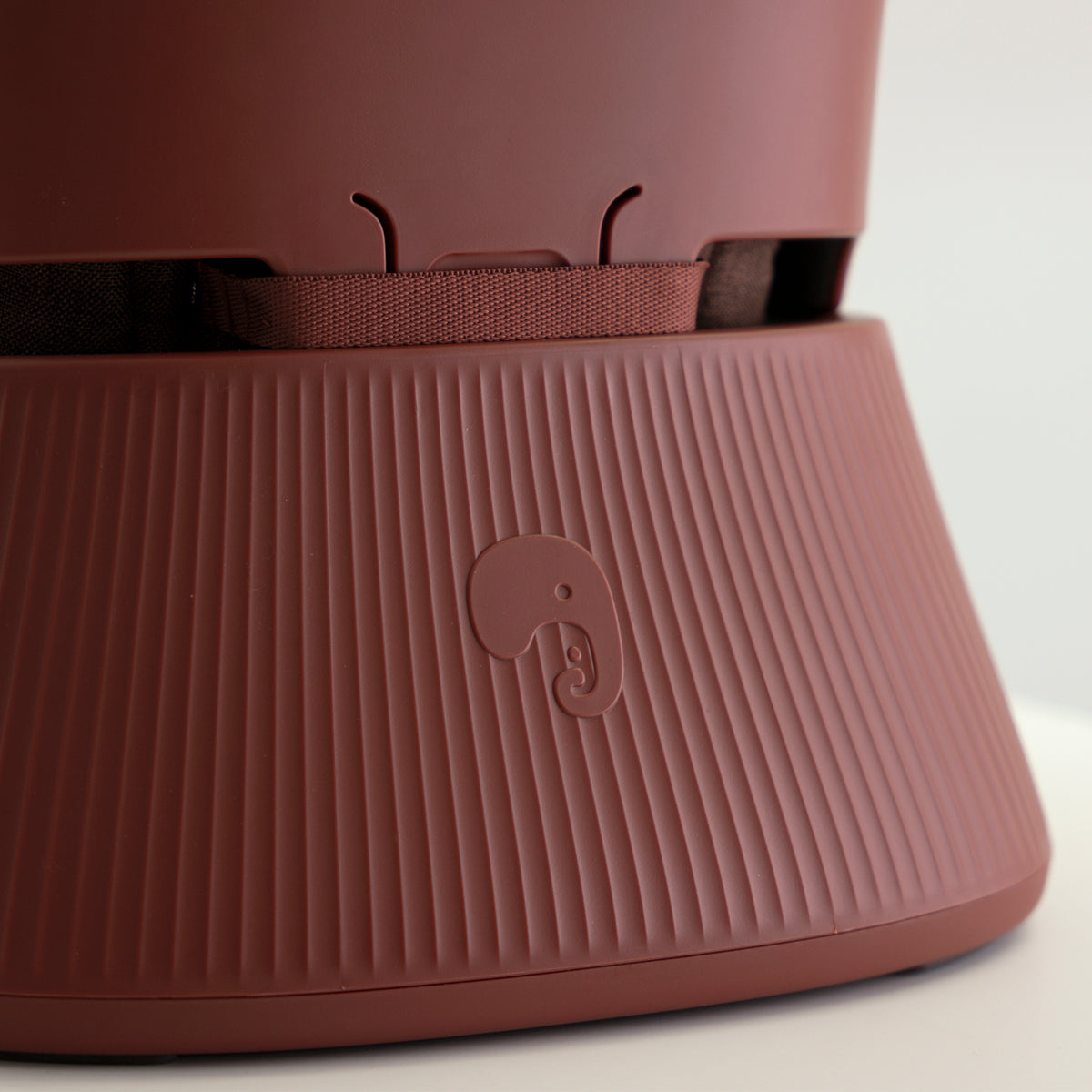 Hannie – De draagbare kinderstoel – Mahogany Red