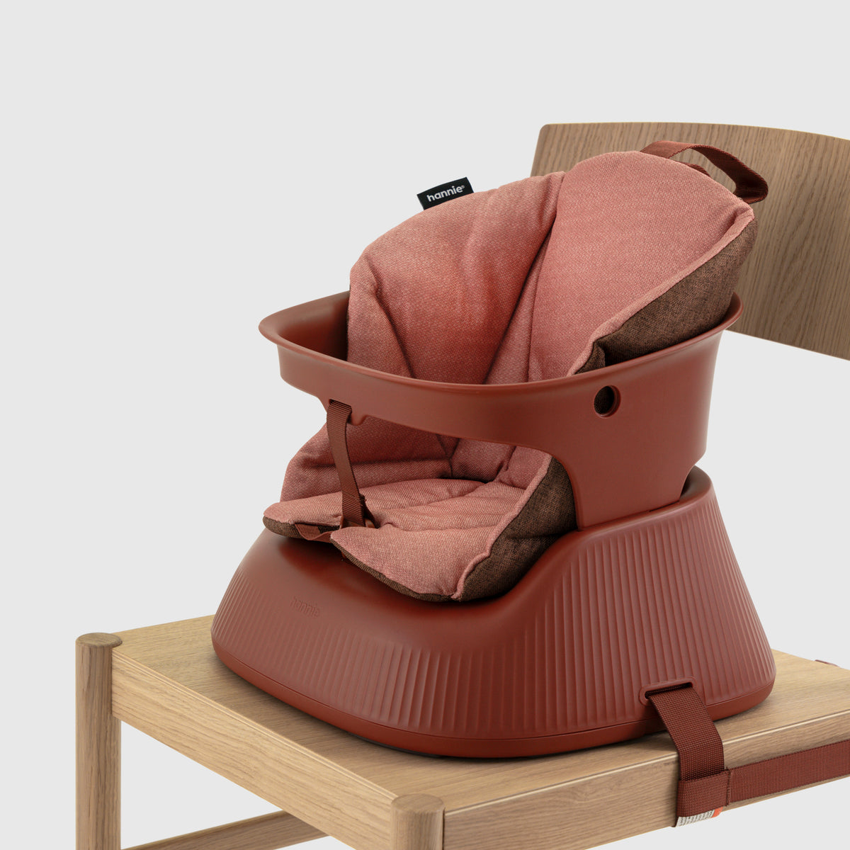 Hannie – De draagbare kinderstoel – Mahogany Red