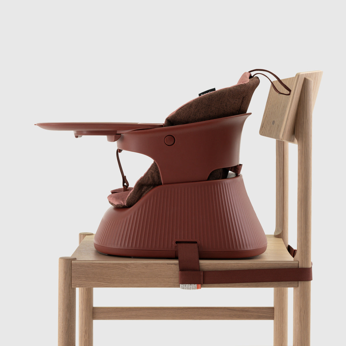 Hannie – De draagbare kinderstoel – Mahogany Red