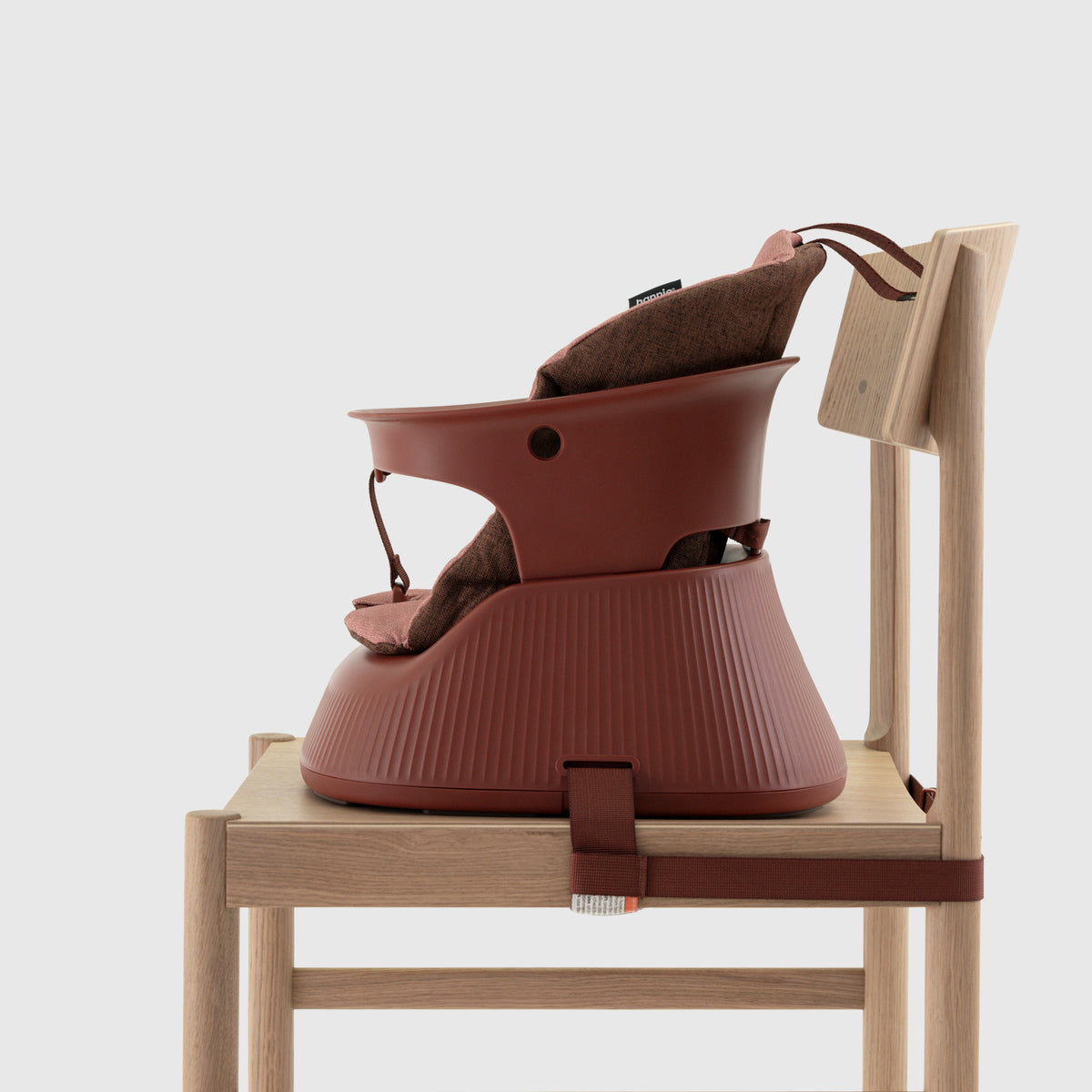 Hannie – De draagbare kinderstoel – Mahogany Red