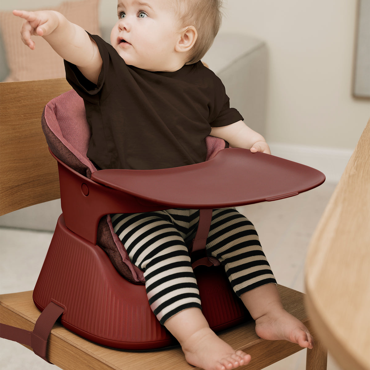 Hannie – De draagbare kinderstoel – Mahogany Red