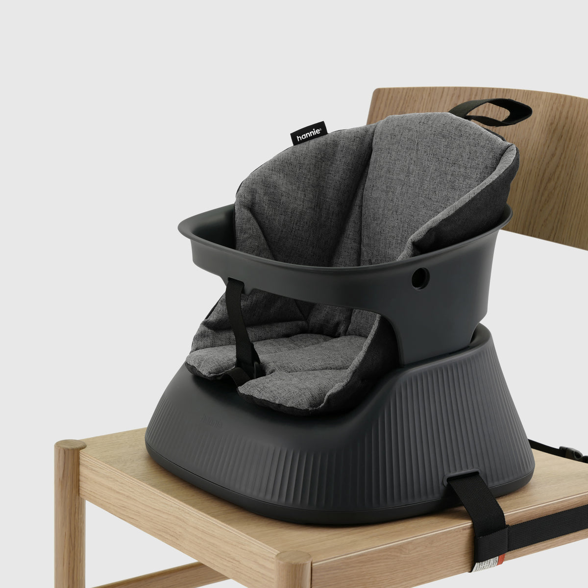 Hannie – De draagbare kinderstoel – Charcoal Black