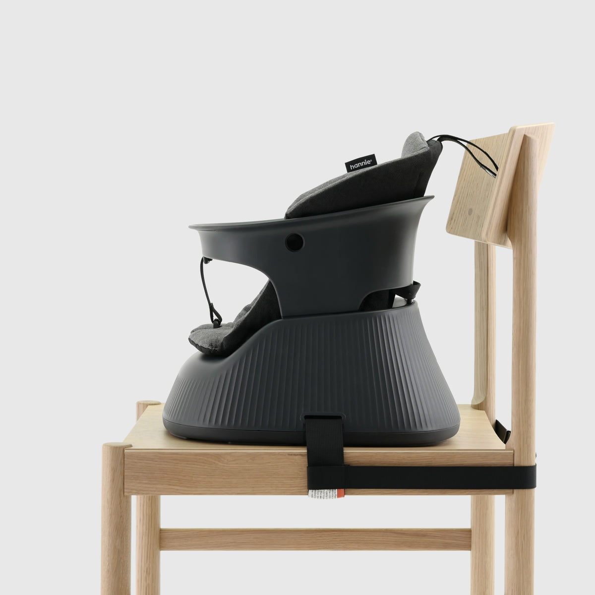 Hannie – De draagbare kinderstoel – Charcoal Black