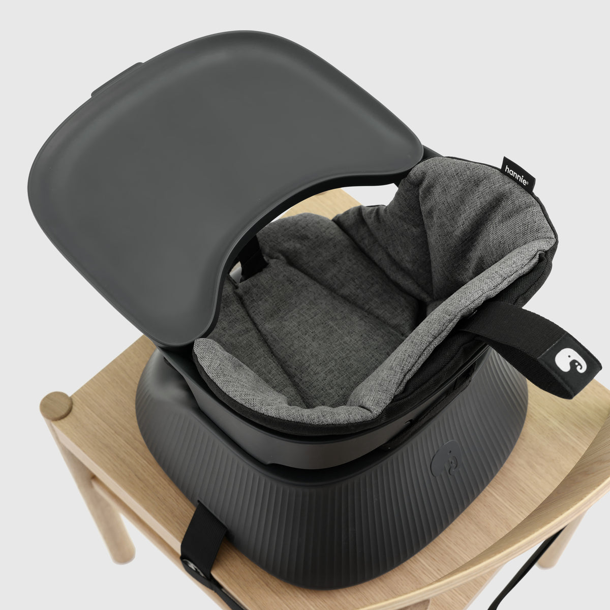Hannie – De draagbare kinderstoel – Charcoal Black